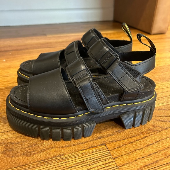 RICKI NAPPA LUX LEATHER 3-STRAP PLATFORM SANDALS - Picture 2 of 4